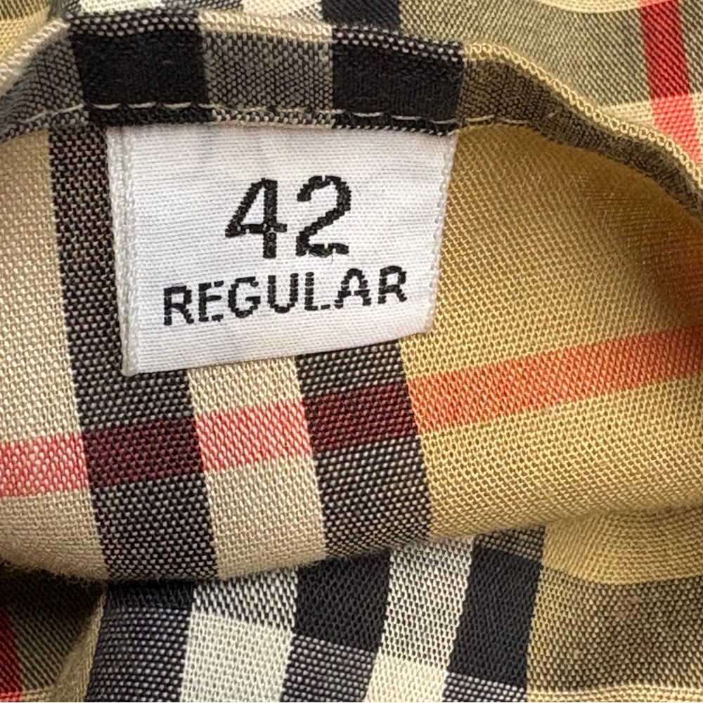 Burberry trench coat. - Picture 11 of 16